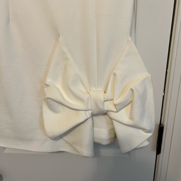 Bridal dress with Bow - Picture 5 of 6